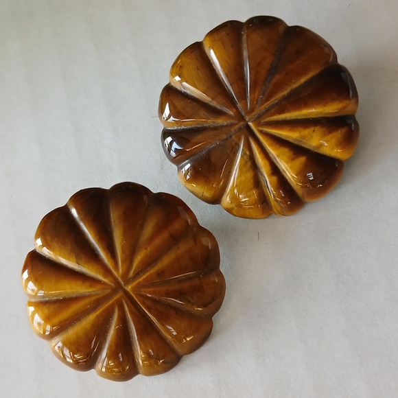 Earrings...Vintage Carved Brown Button Earrings - Picture 4 of 5